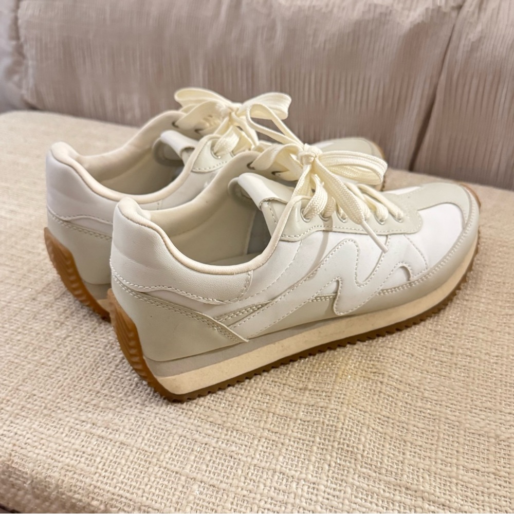 Universal Thread Cream and Tan Sneakers